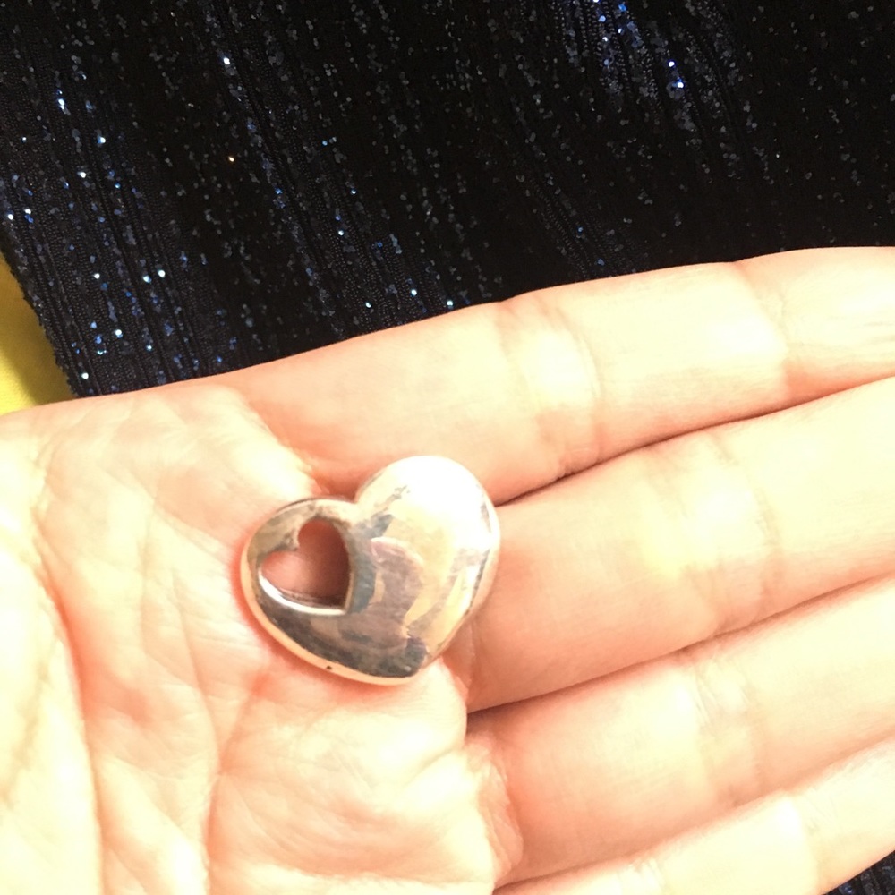 Offset heart charm .925